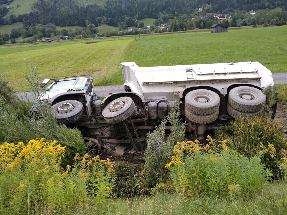 Verkehrsunfall mit Schadstoffaustritt